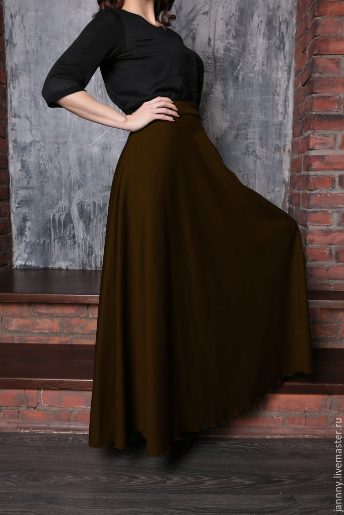 Коричневое длинное платье. Длинная коричневая юбка. Коричневая атласная юбка. Коричневая юбка макси.