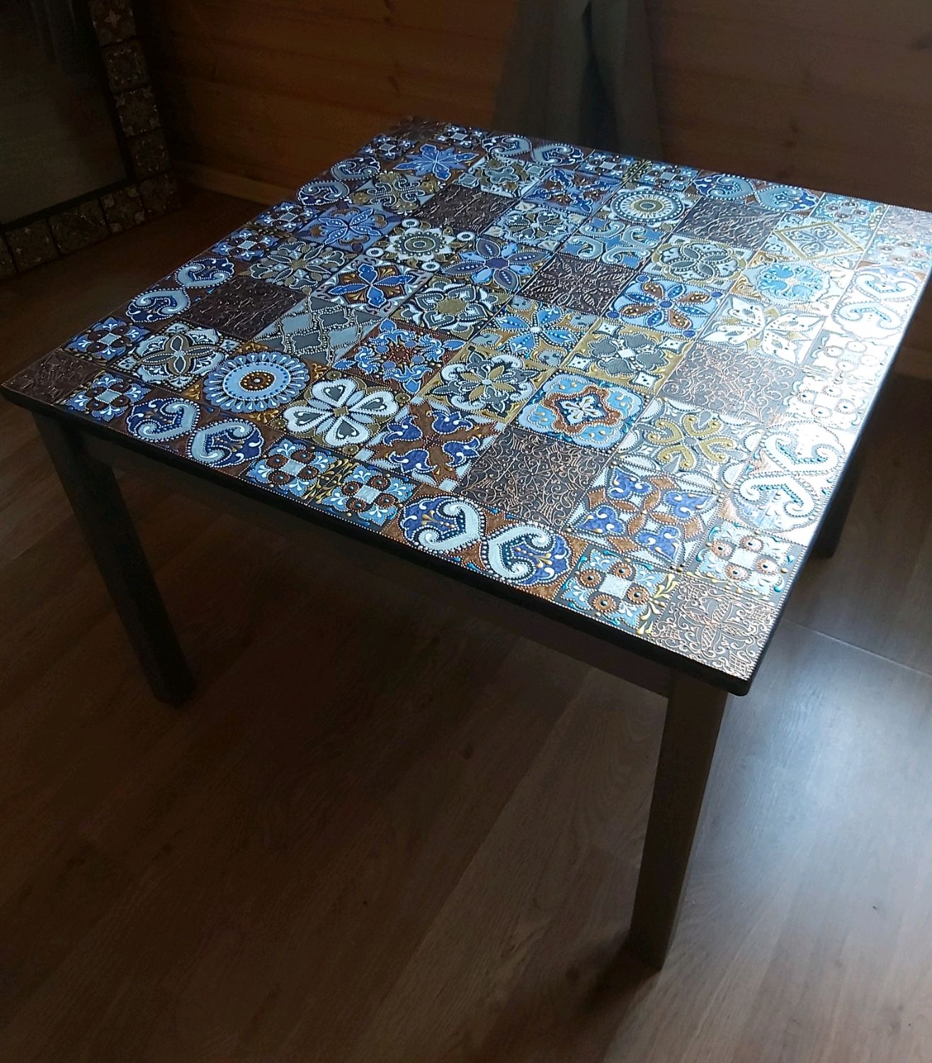 Стол с мозаикой
