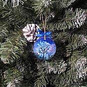 Сувениры и подарки handmade. Livemaster - original item New Year`s tree toy, picture on a tree slice New Year`s tale. Handmade.
