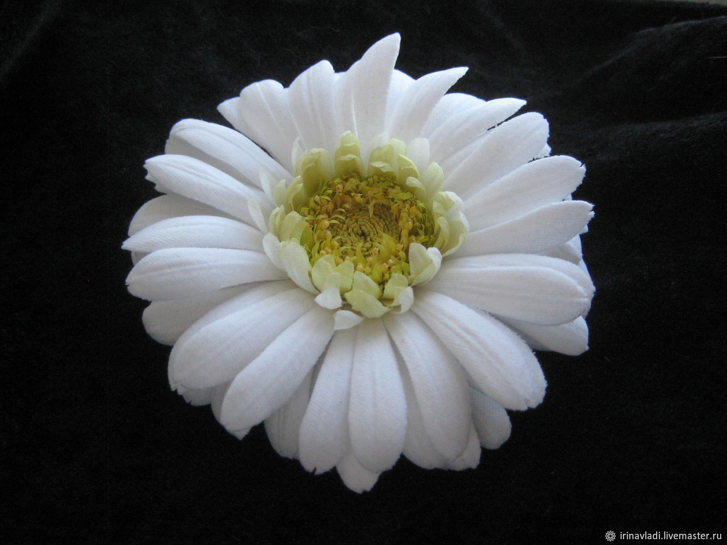 Decoración de flores de tela. Broche de horquilla de terciopelo BLANCO  GERBERA – купить на Ярмарке Мастеров – G1UMJCOM | Brooches, Rostov-on-Don