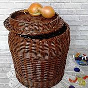 The wicker basket for linen
