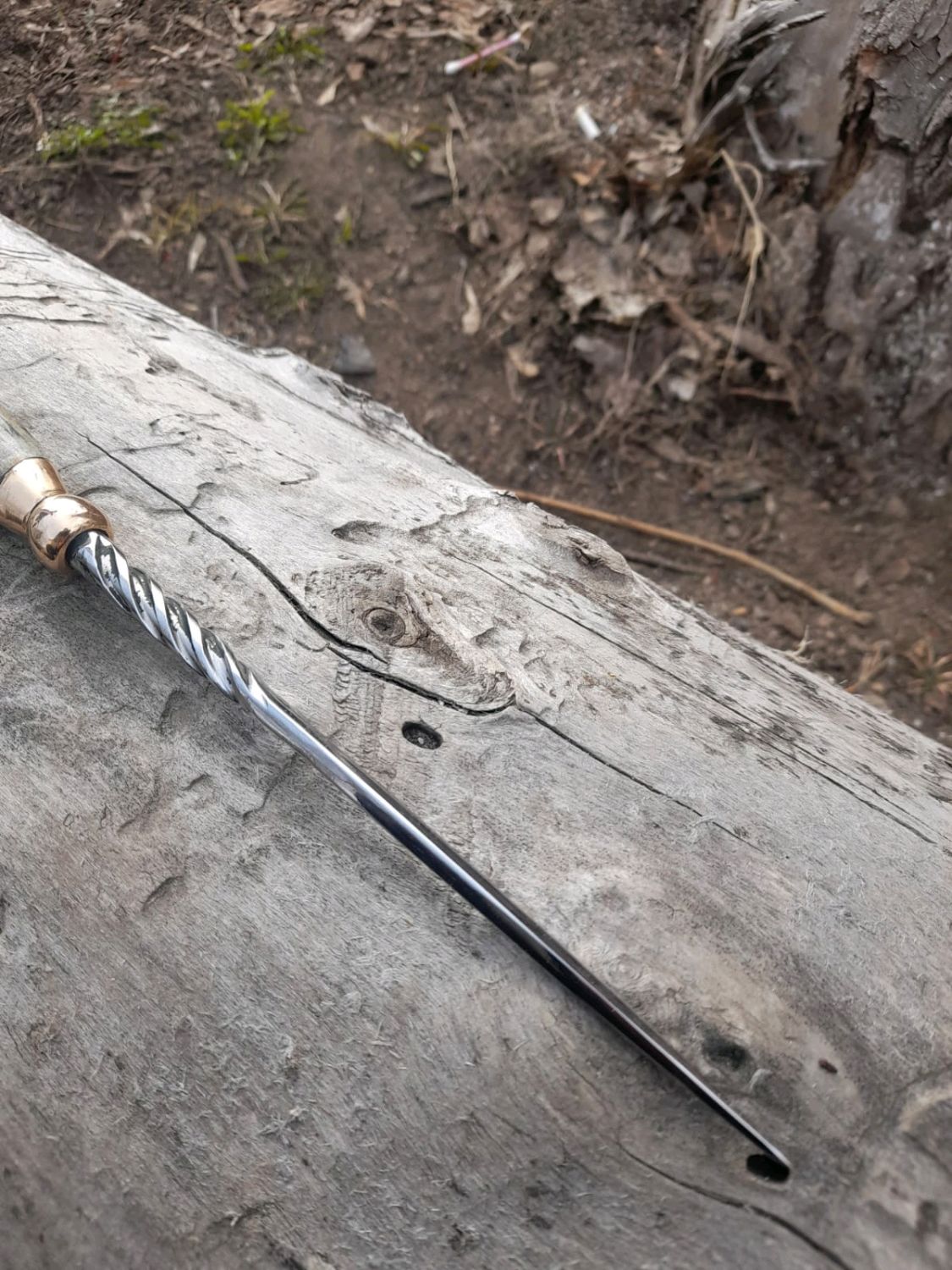 Ведьмина игла для чего нужна. Ведьмин орех. Инструменты для кожи. Магическое шило. Гунгнир копьё fate.