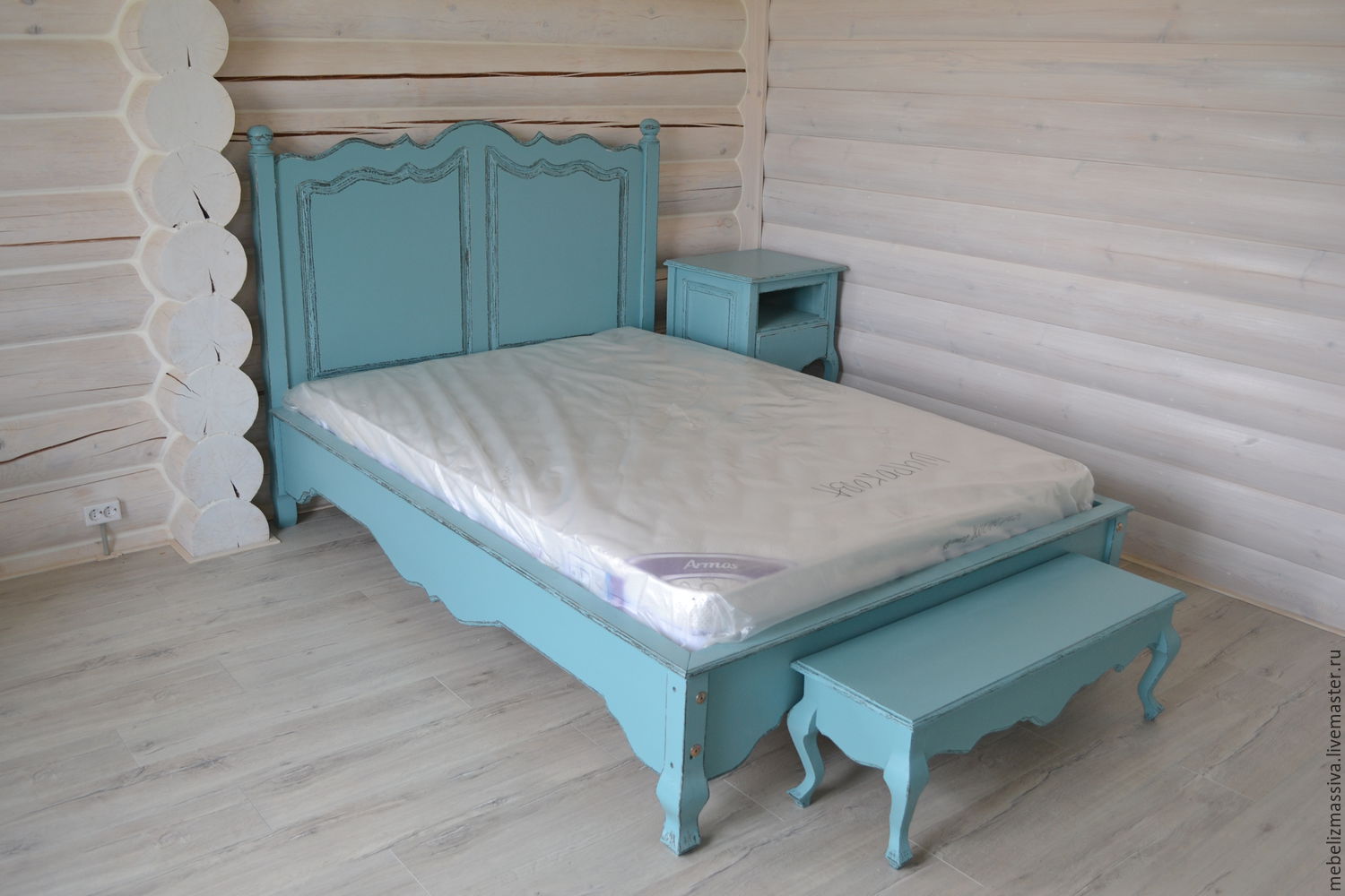 Покраска деревянной кровати