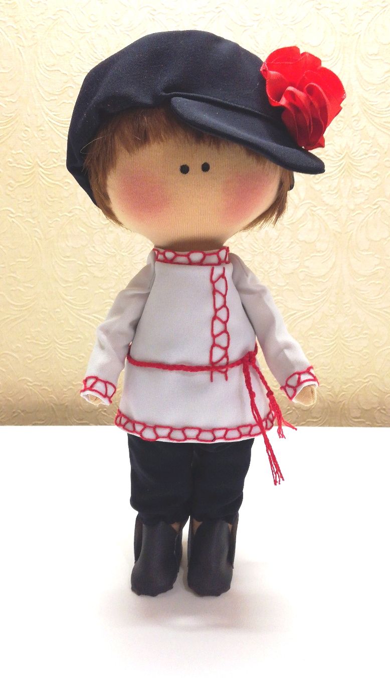 Чайная кукла мальчик обь. Текстильная кукла в народном костюме. Интерьерные куклы в костюме. Интерьерная кукла в русском народном костюме. Интерьерная кукла мальчик в костюме.
