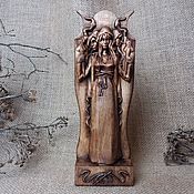 Баба Яга в ступе, деревянная статуэтка