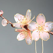 Клематис (Clematis). Ювелирное украшение. Крупный прозрачный цветок