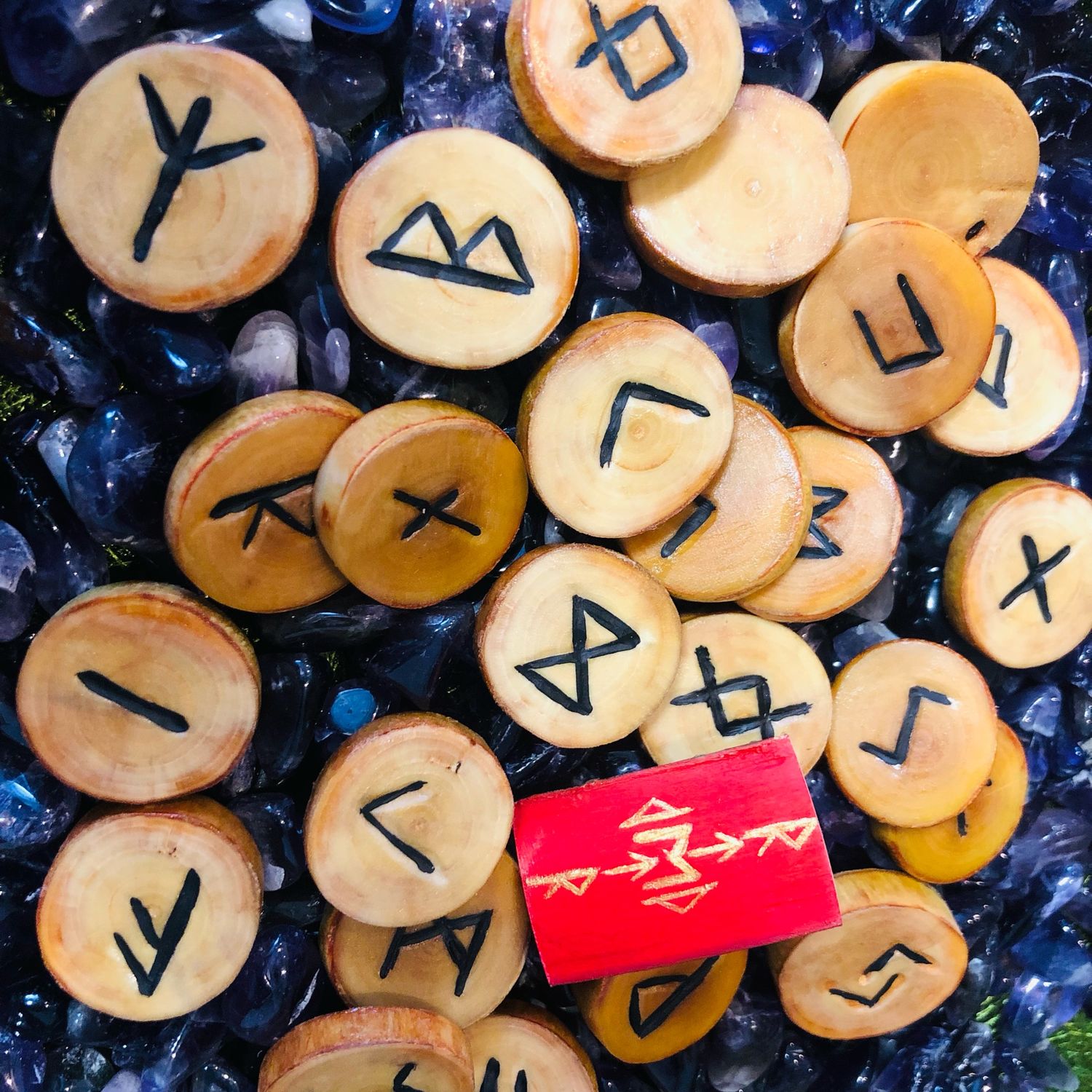 Руны скандинавские из дерева рябины в интернет-магазине Ярмарка ...