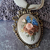 Брошь-кулон с вышивкой Silk flowers