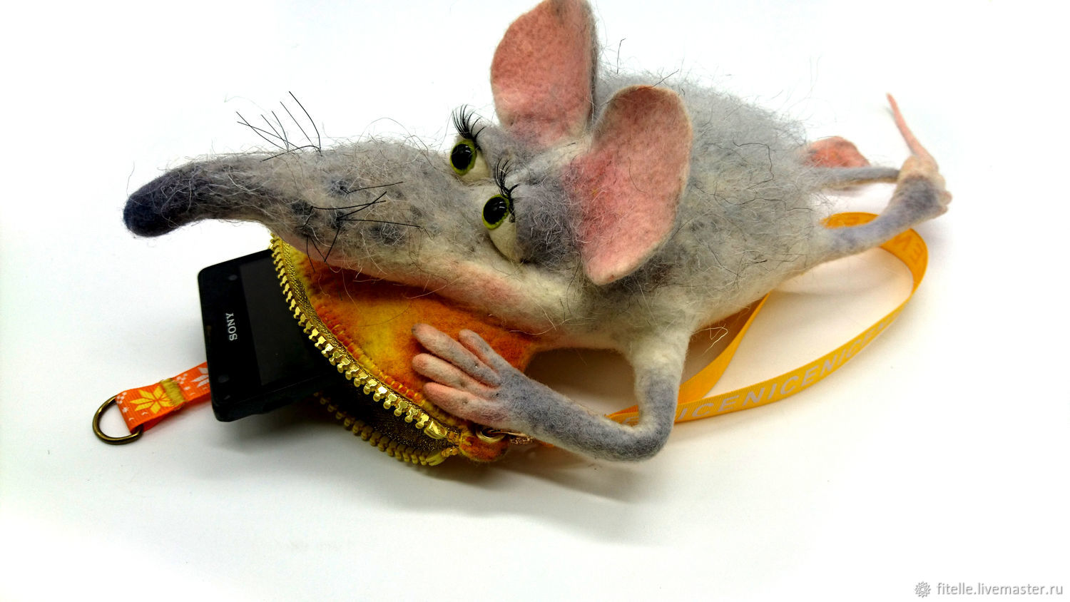 Мыши москва. Компьютерная мышь в виде мыши. Необычные мышки. Мышка для телефона. Мышь с телефоном.