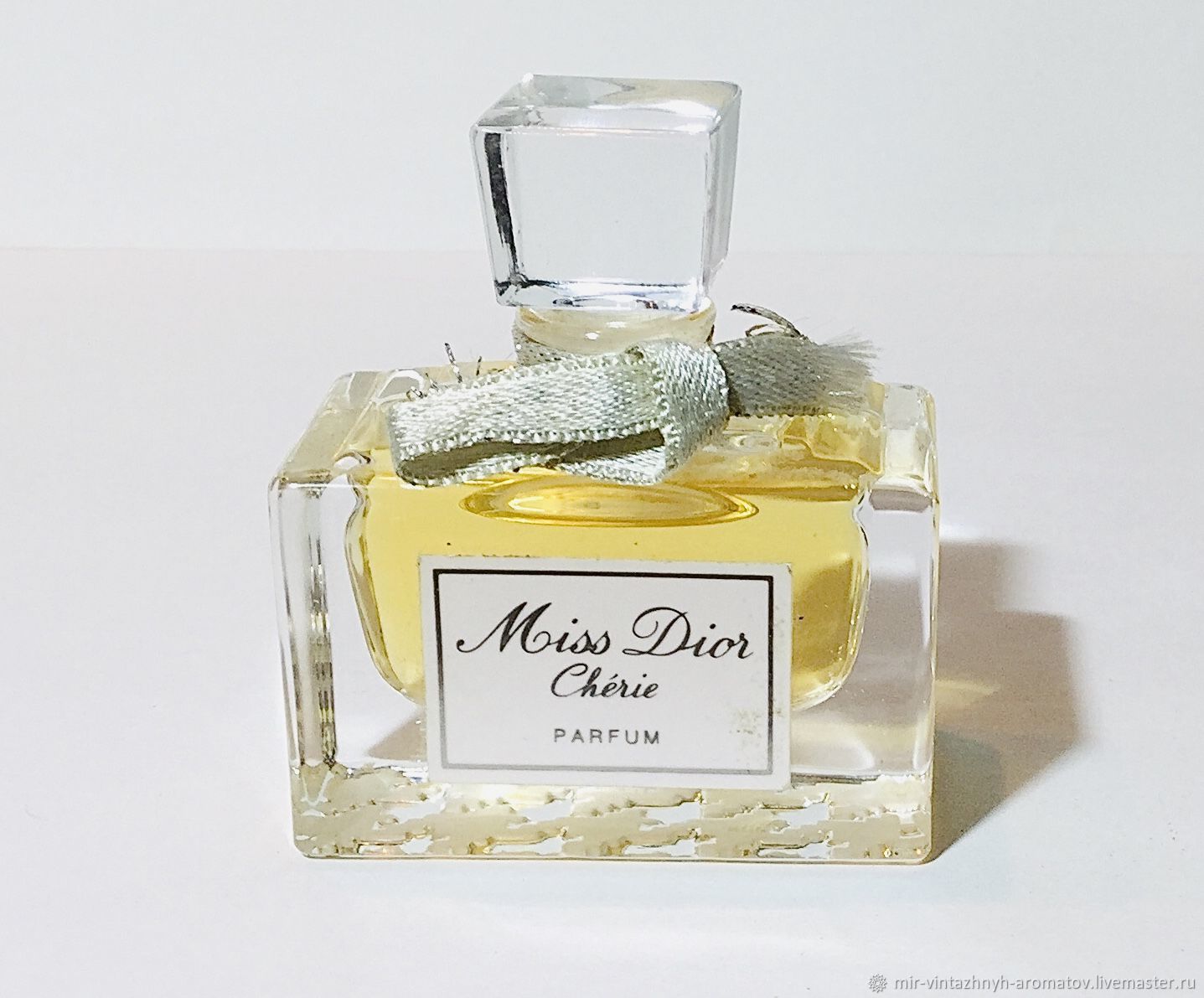 Духи 7 день. Духи Кристиан диор Мисс диор Винтаж. Miss Dior Cherie 7,5 ml. Christian Dior Miss Dior Original (w) 7ml parfume Vintage. Духи 80 мл Miss Dior.