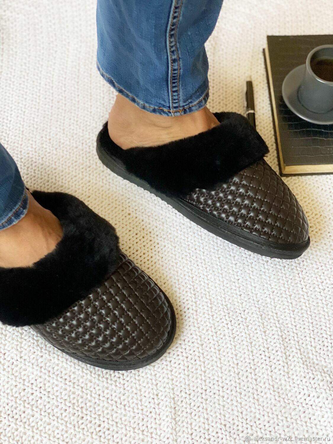 Меховые тапочки черные закрытые со стеганым шоколадным верхом купить в ...