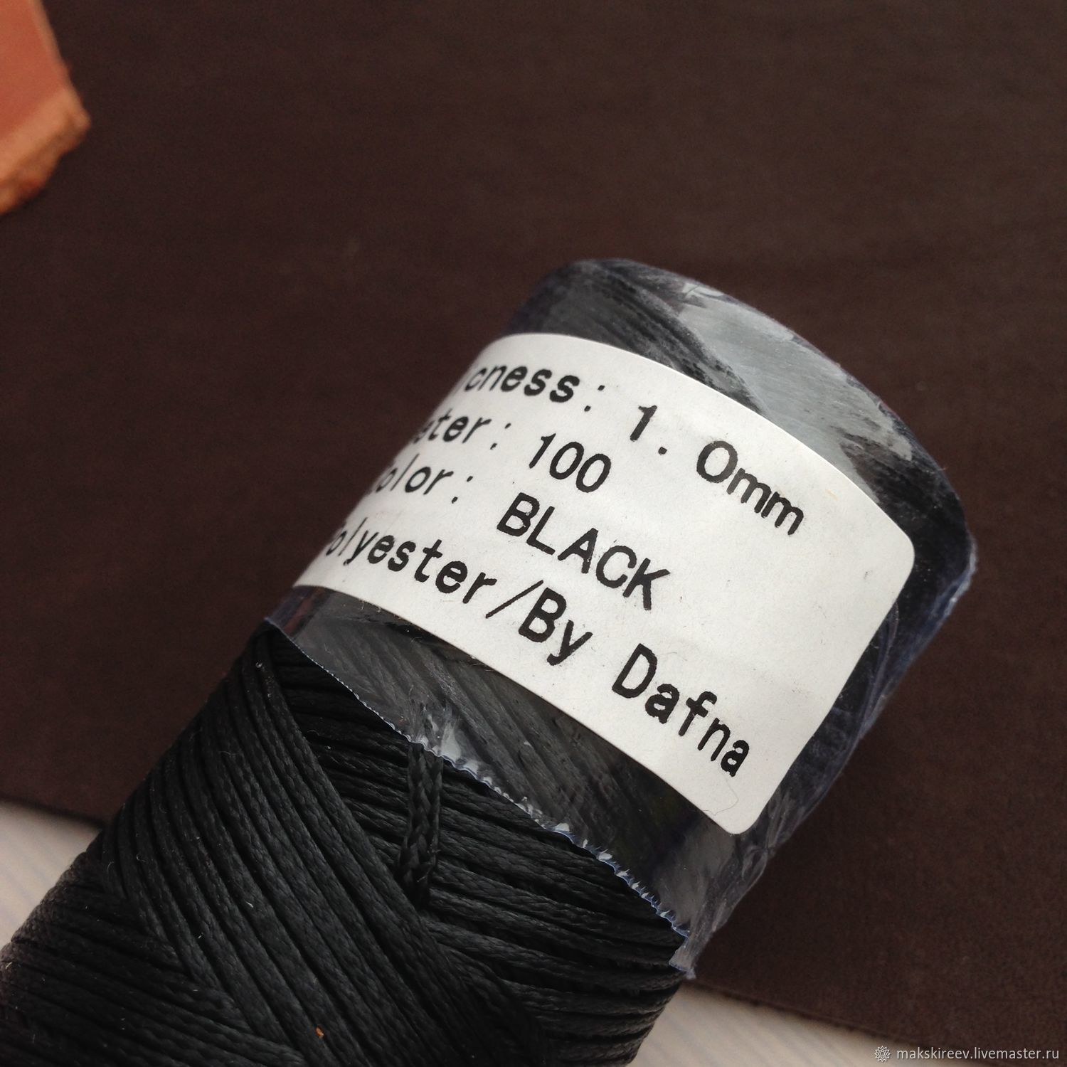 Нить вощеная DAFNA Black плоская 1 мм Нитки для кожи Катушка 100 м ...