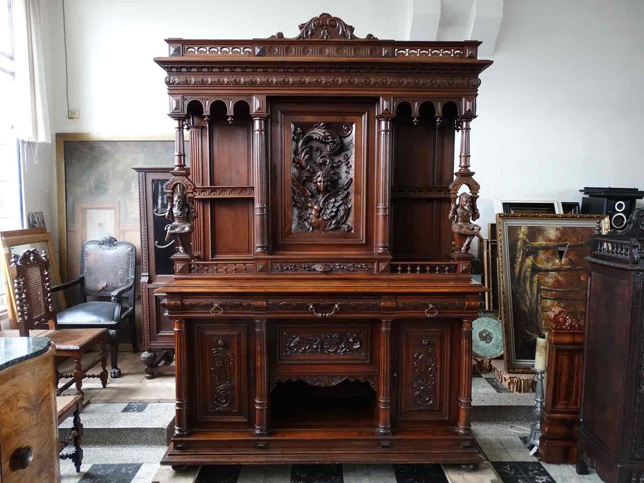 Большой буфет с шутами, 1900 год