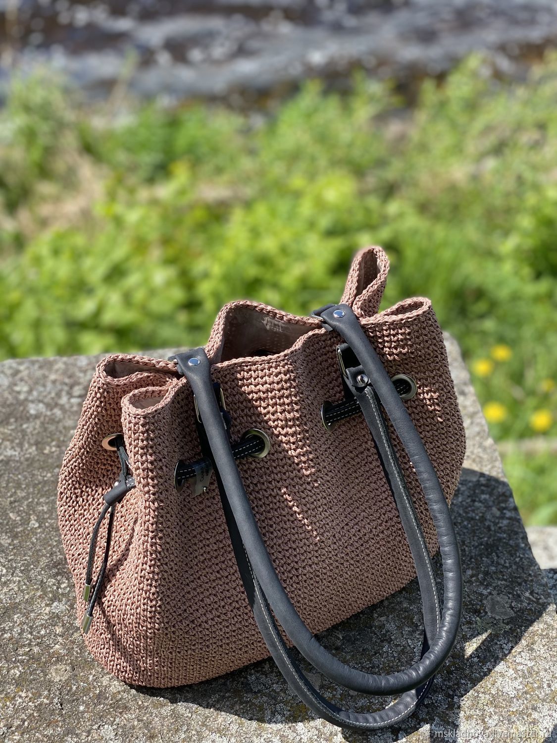 Bag made of twisted raffia