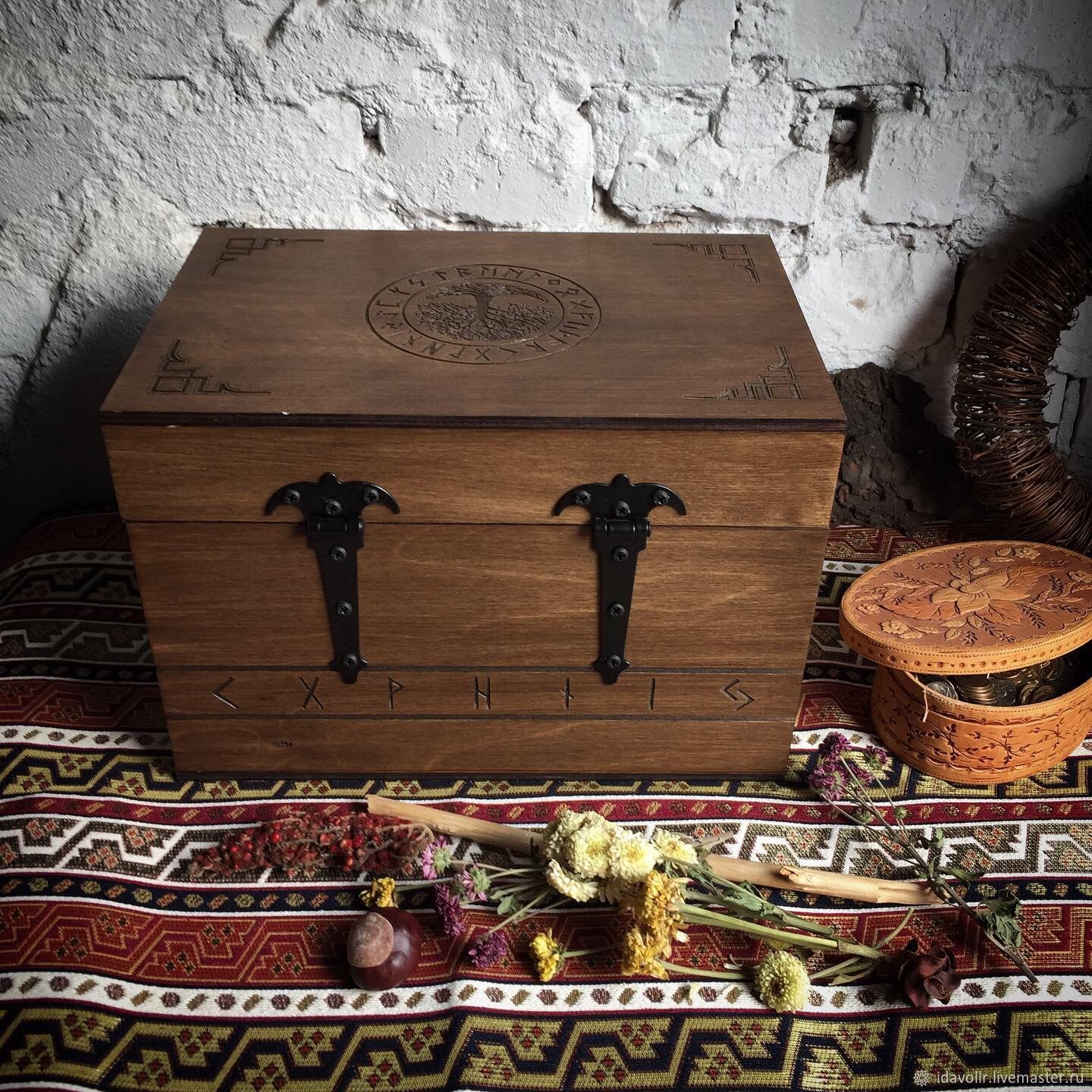 Сундук для рун рундук джаггернаут дота. Драконий драфт крушители. Руна скрытности крушители подземелий. Чарованный рунами сундук. Крушители подземелий драконий драфт сундук.