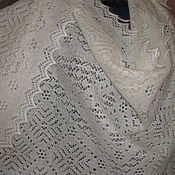 Ажурная шаль Иней из шерсти с бисером