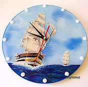 Часы круглые стеклянные с  витражной росписью Девушка Альфонса Мухи2
