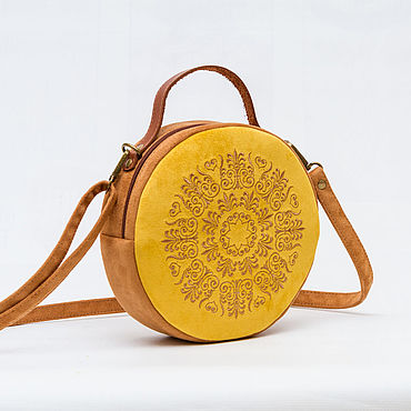 Сумки и аксессуары ручной работы. Ярмарка Мастеров - ручная работа Сумка через плечо круглой формы с вышивкой Солнышко горчица. Handmade.