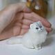Белая кошка, миниатюра из шерсти. Войлочная игрушка. Войлочные зверики Людмилы Демидович. Ярмарка Мастеров.  Фото №4