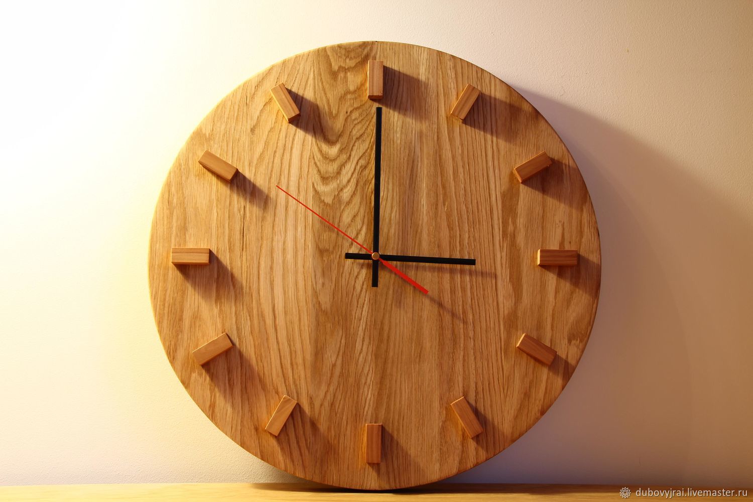 Как настроить деревянные часы. Часы из дерева. Часы настенные деревянные. Необычные настенные часы из дерева. Часы из дерева настенные.