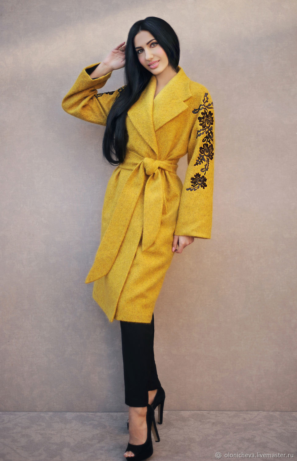 Мохеровое пальто с ручной вышивкой "Дюна" осеннее пальто в интернет ...