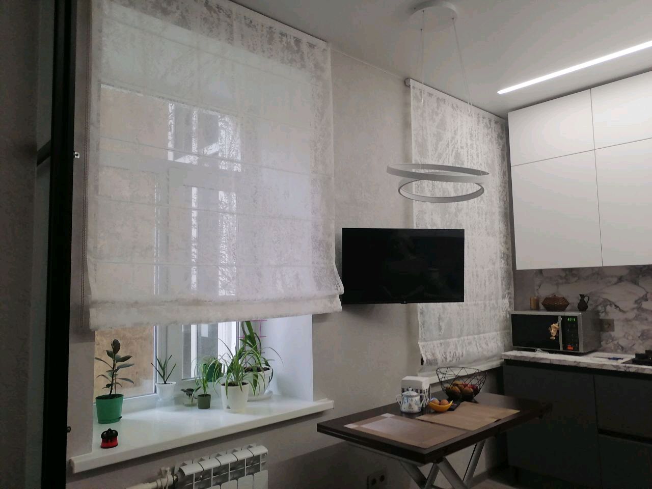 Голубые римские шторы