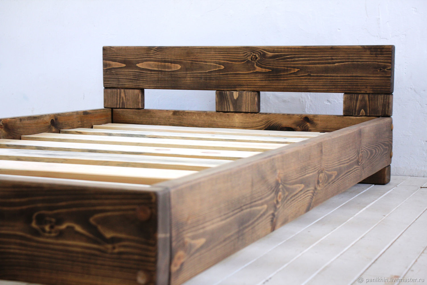 Кровать низкая из массива "Дуб антик" в интернет-магазине Ярмарка ...