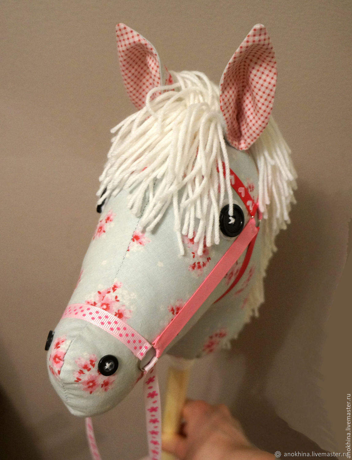 Лошадка на палочке в интернет-магазине на Ярмарке Мастеров | Мягкие ...