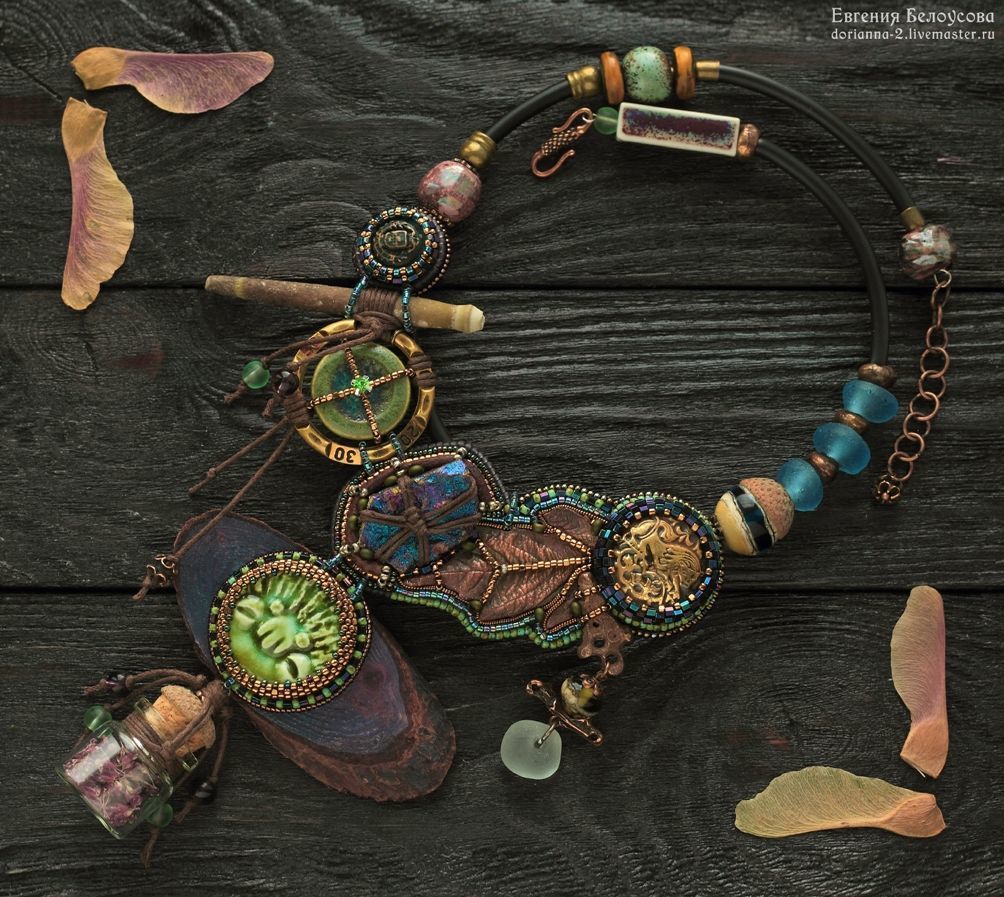 украшения в виде животных. тотем волка. украшения с лисой. ювелирное украшение олень. тотеми серебряные украшения.