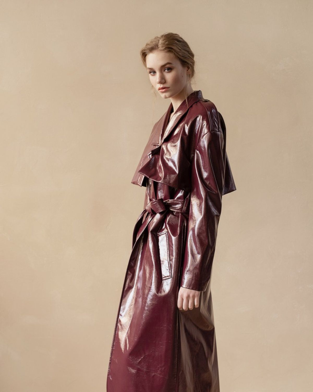 Burberry trench red coat. лаковый тренч. лаковый плащ женский. черный тренч mango. лаковый тренч lichi.