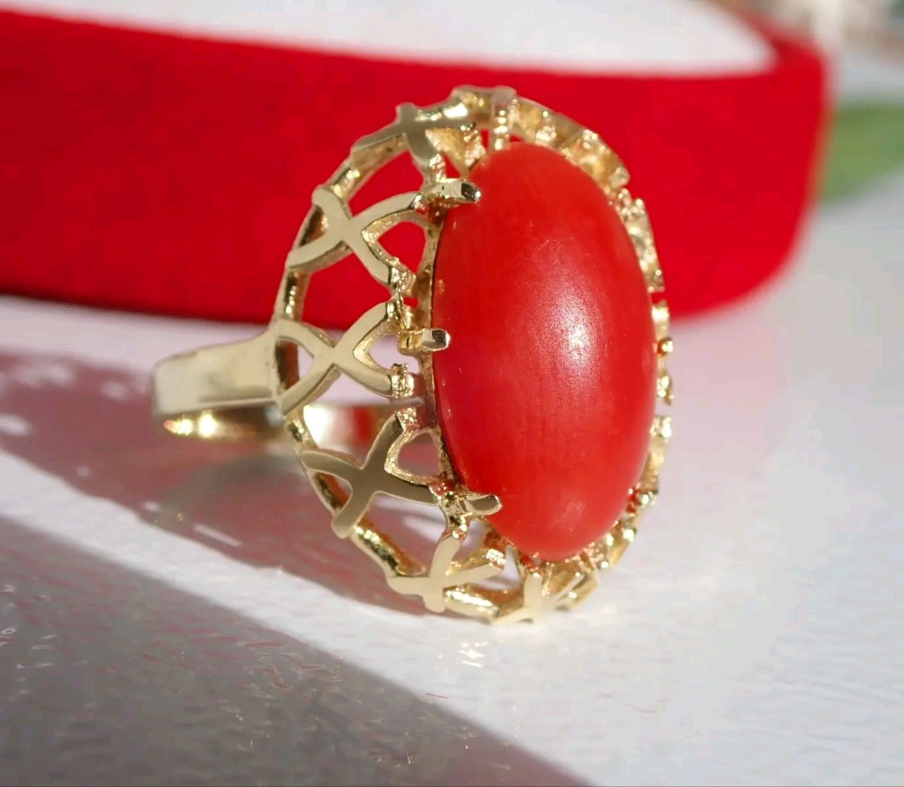 Винтаж: Кольцо золотое с натуральным итальянским кораллом купить в ...