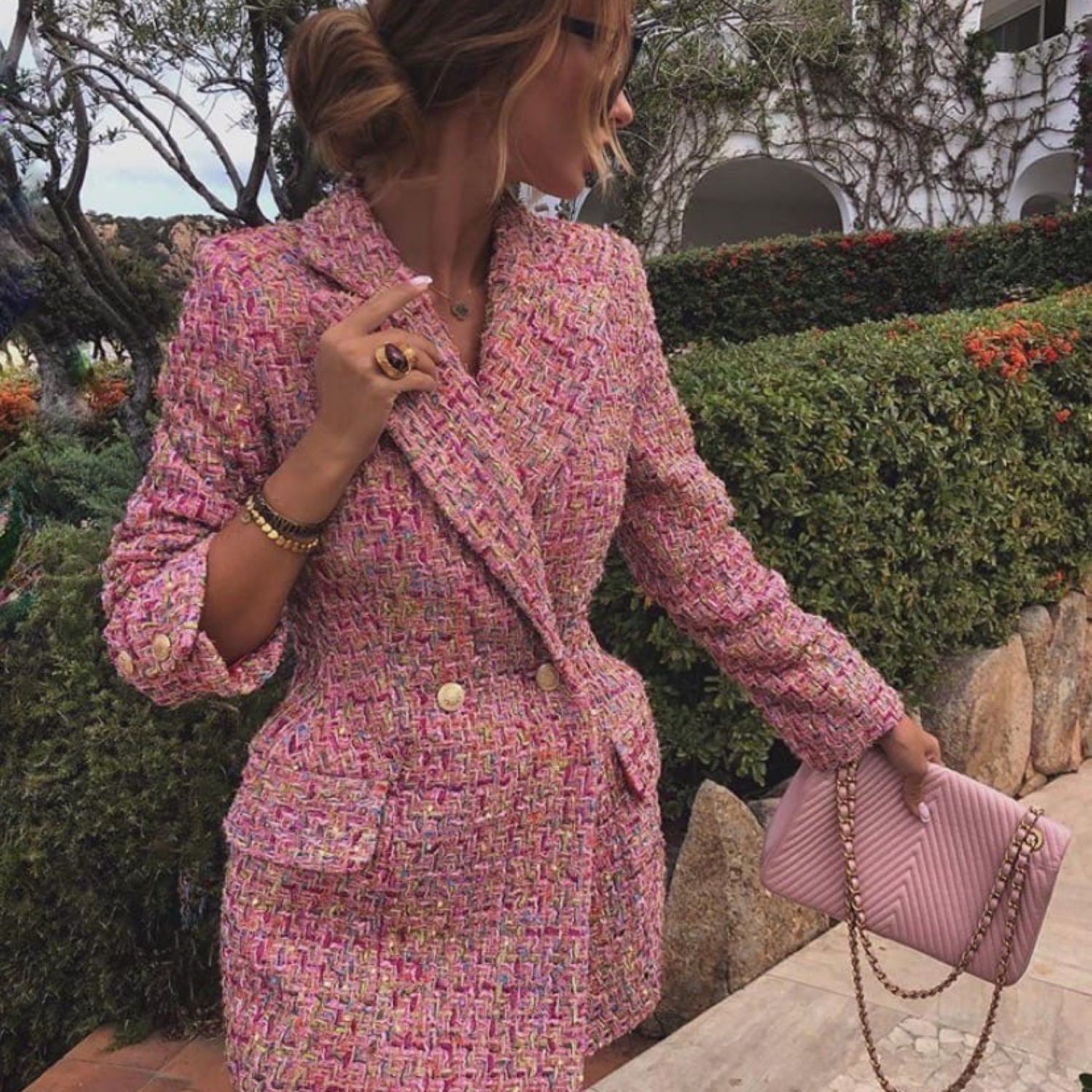 Розовый твидовый пиджак с чем носить