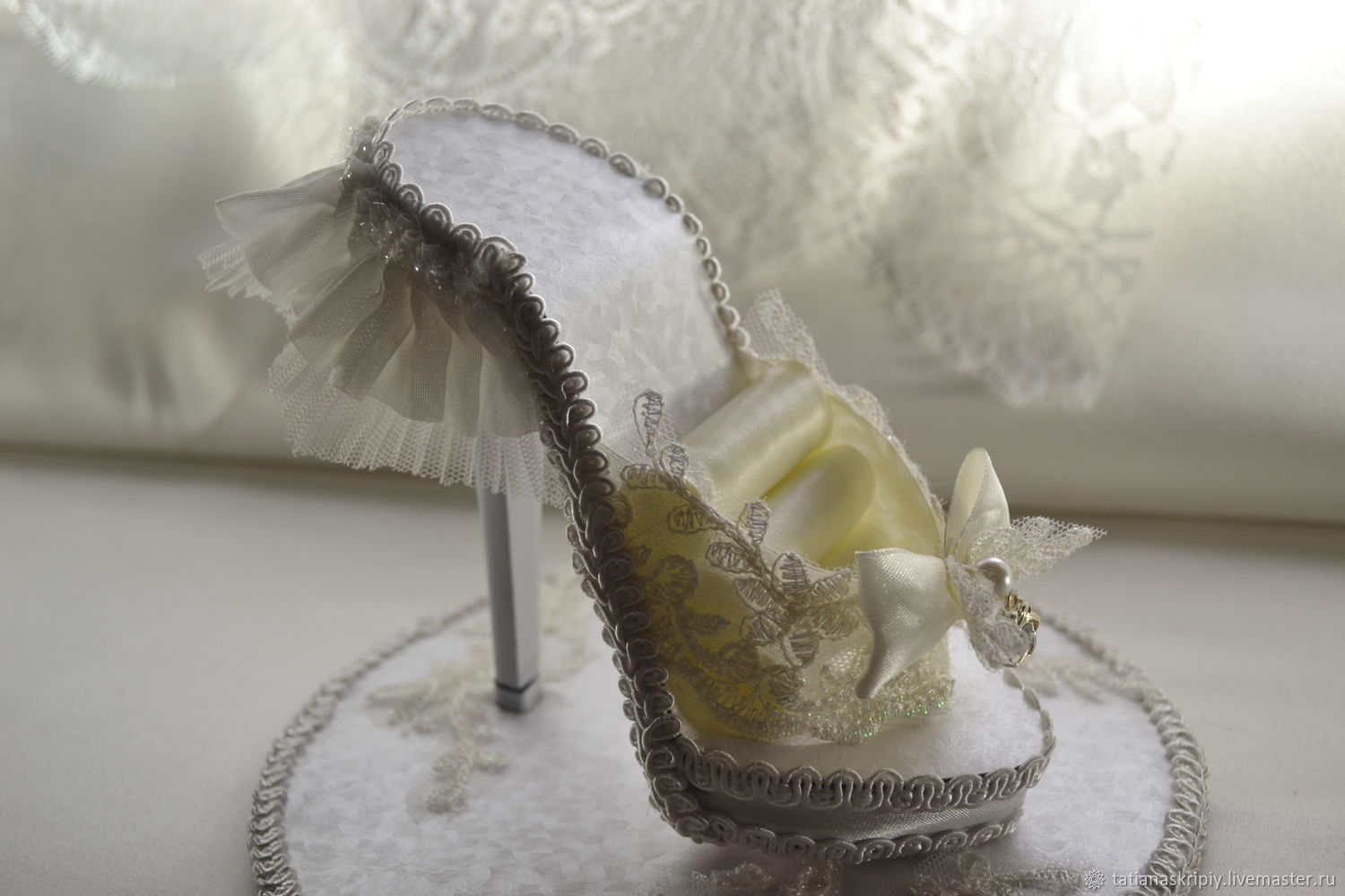 SM-138 Подставка для колец «Туфелька невесты»