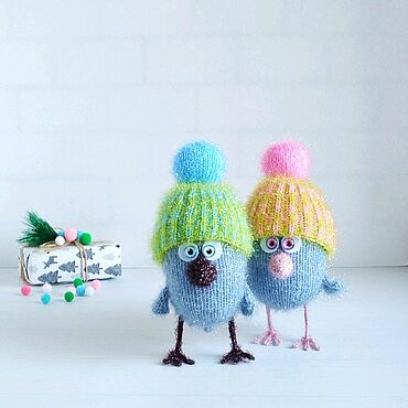 Куклы и игрушки ручной работы. Ярмарка Мастеров - ручная работа Вязаные игрушки птички в шапках. Авторская работа. Handmade.