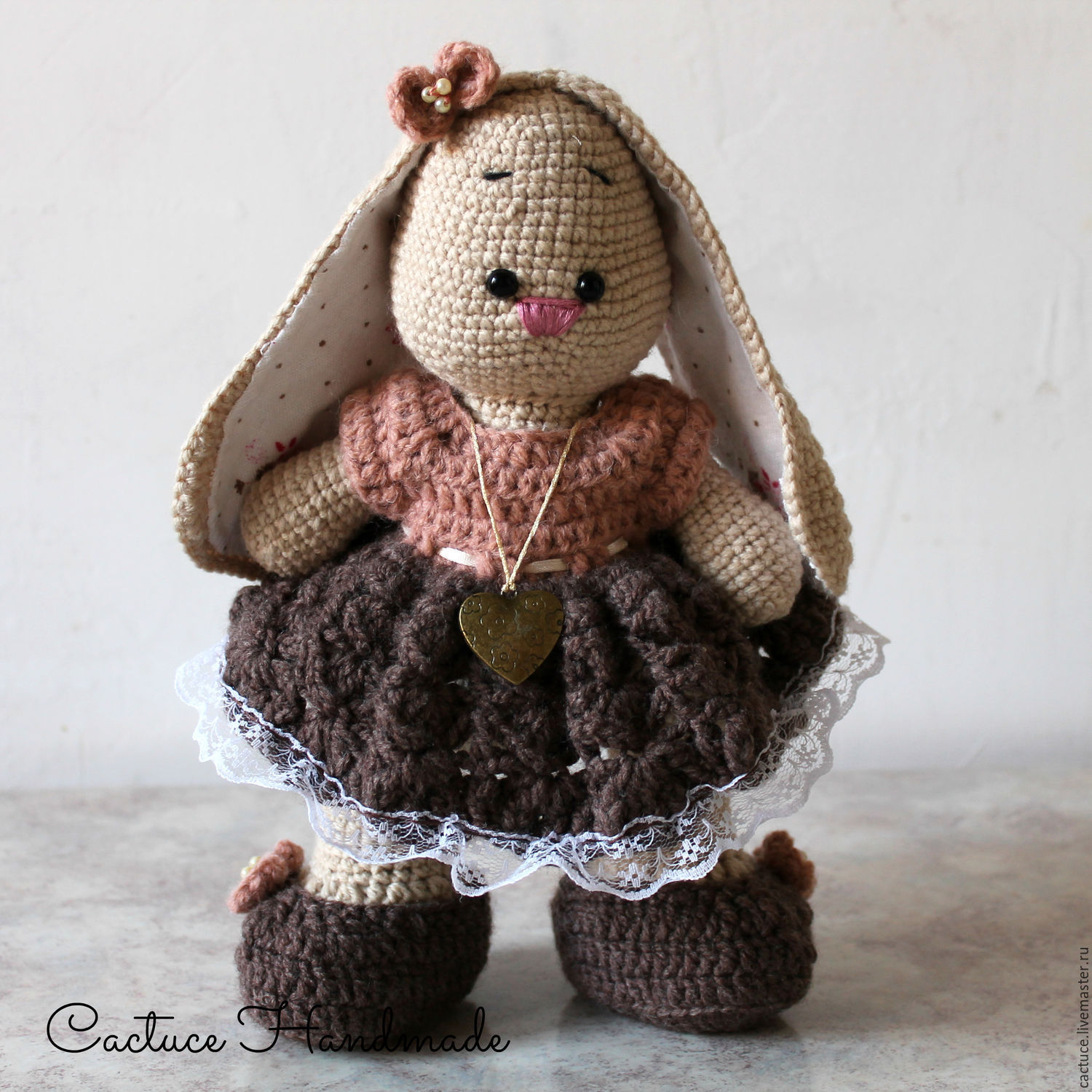 This master class will teach how to create a toy-pendant knitted cat This master class will teach how to create a toy-pendant knitted cat