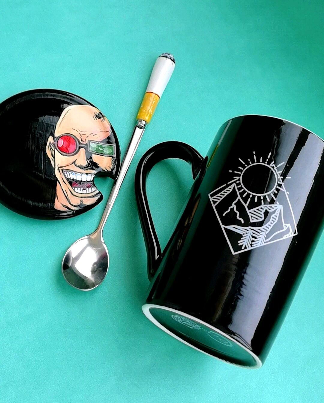 Кружка с росписью по мотивам комикса «Трансметрополитен» с ложкой в ...