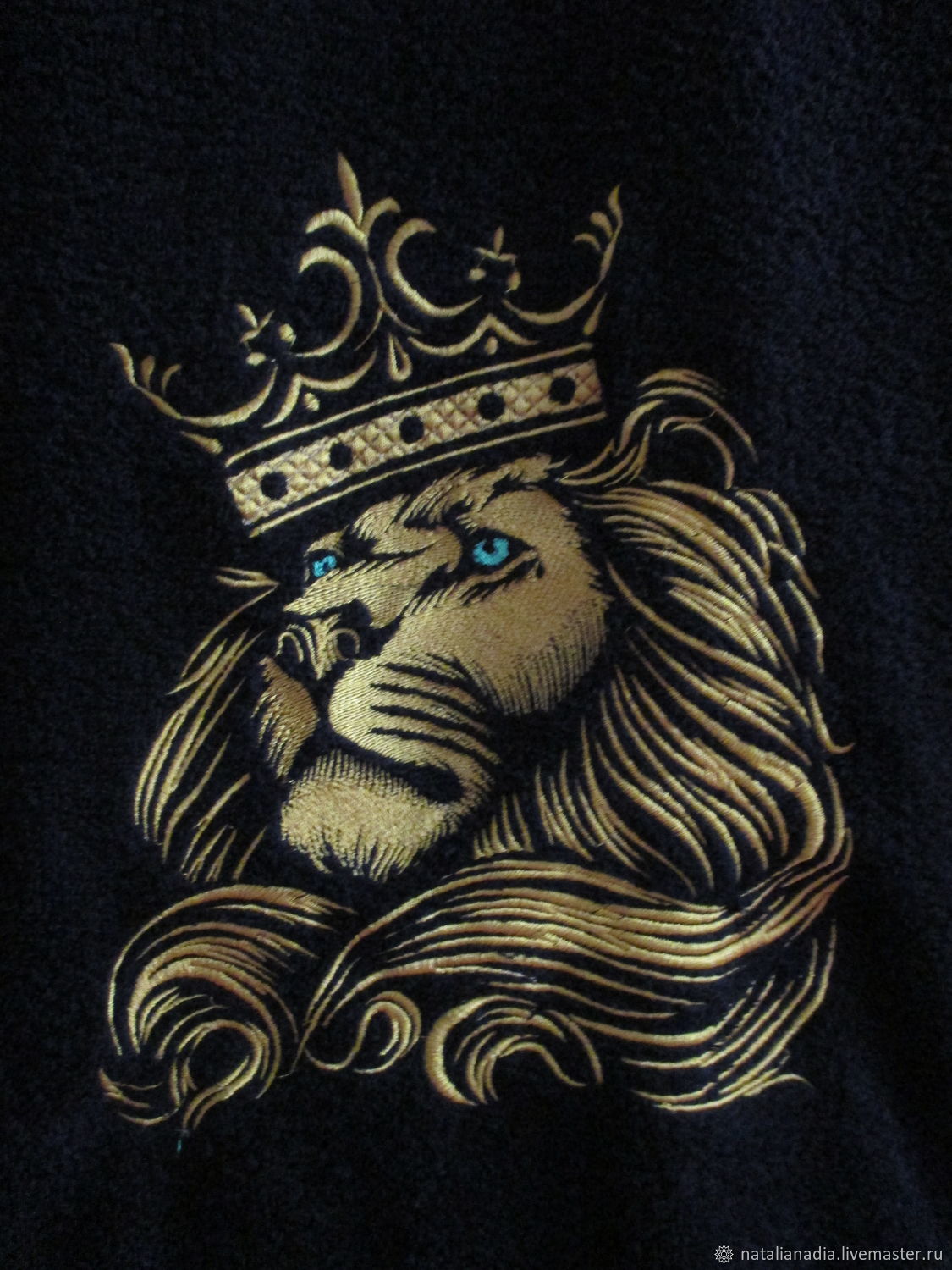Дизайн вышивки «Лев классический с короной»