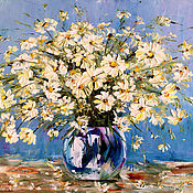 Картины и панно handmade. Livemaster - original item Oil painting of Daisies in a clear vase with White flowers. Handmade.