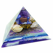 Orgonite pyramid with grey agate and quartz