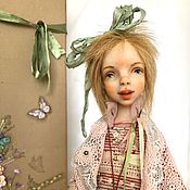 Текстильная кукла Барышня в винтажном стиле с цветами