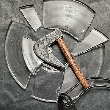 Украшения ручной работы. Ярмарка Мастеров - ручная работа Кованый кулон "Топорик" на кожаном шнурке HC-1263. Handmade.