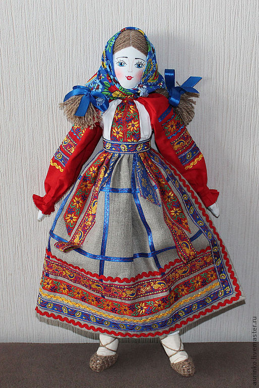 Кукла в русском народном костюме, папье-маше, ткань, 1920-е годы, высота 11см
