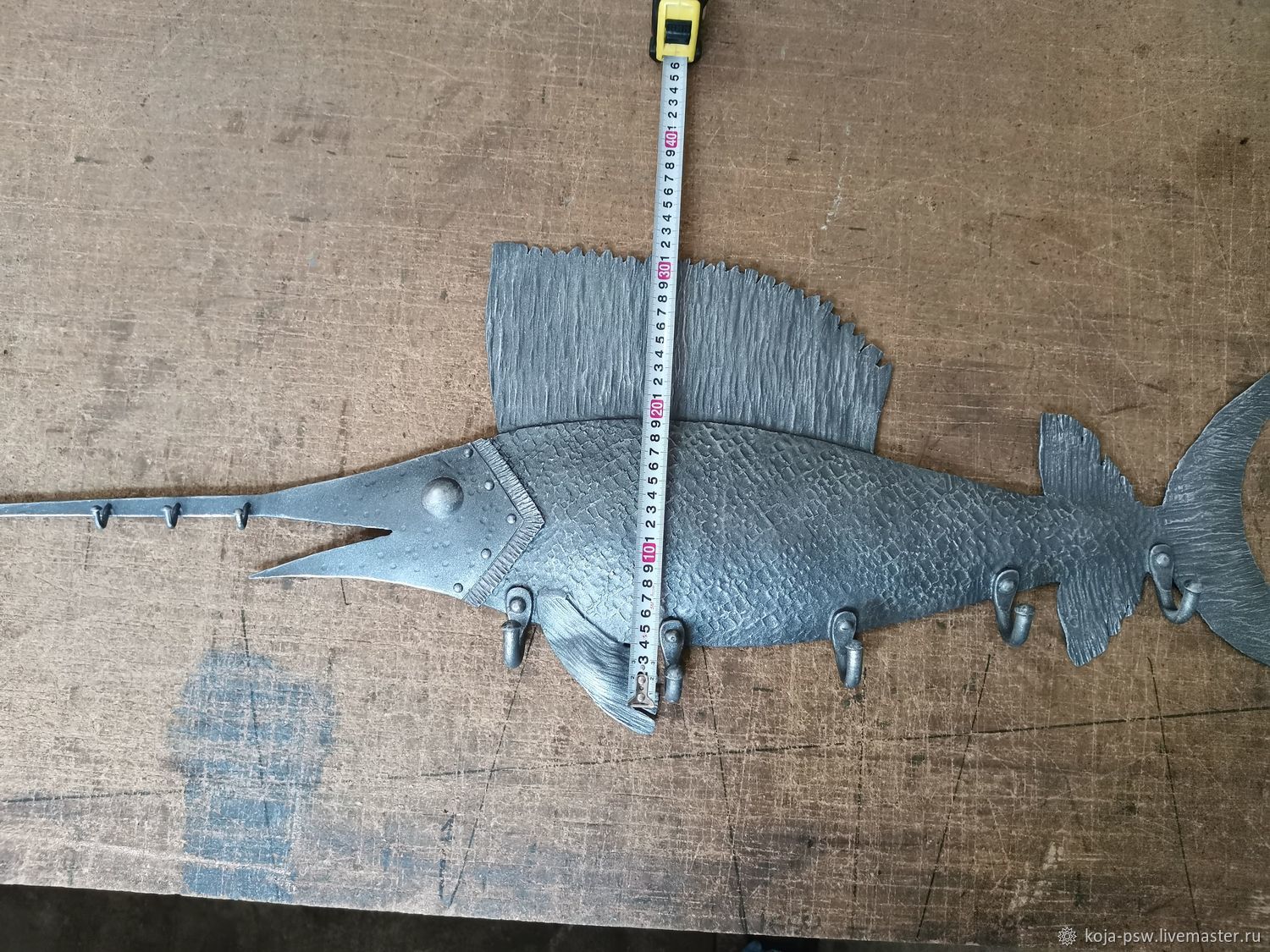 вешалка рыба из металла