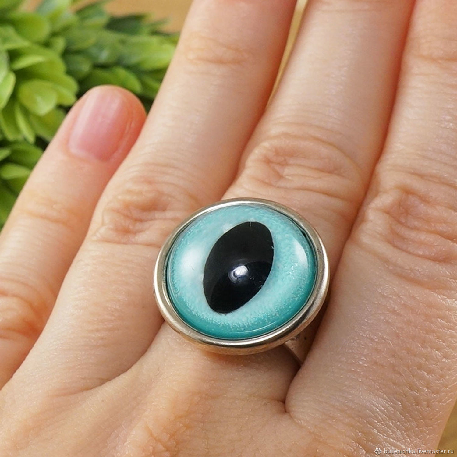 Кольцо с голубым кошачьим глазом
