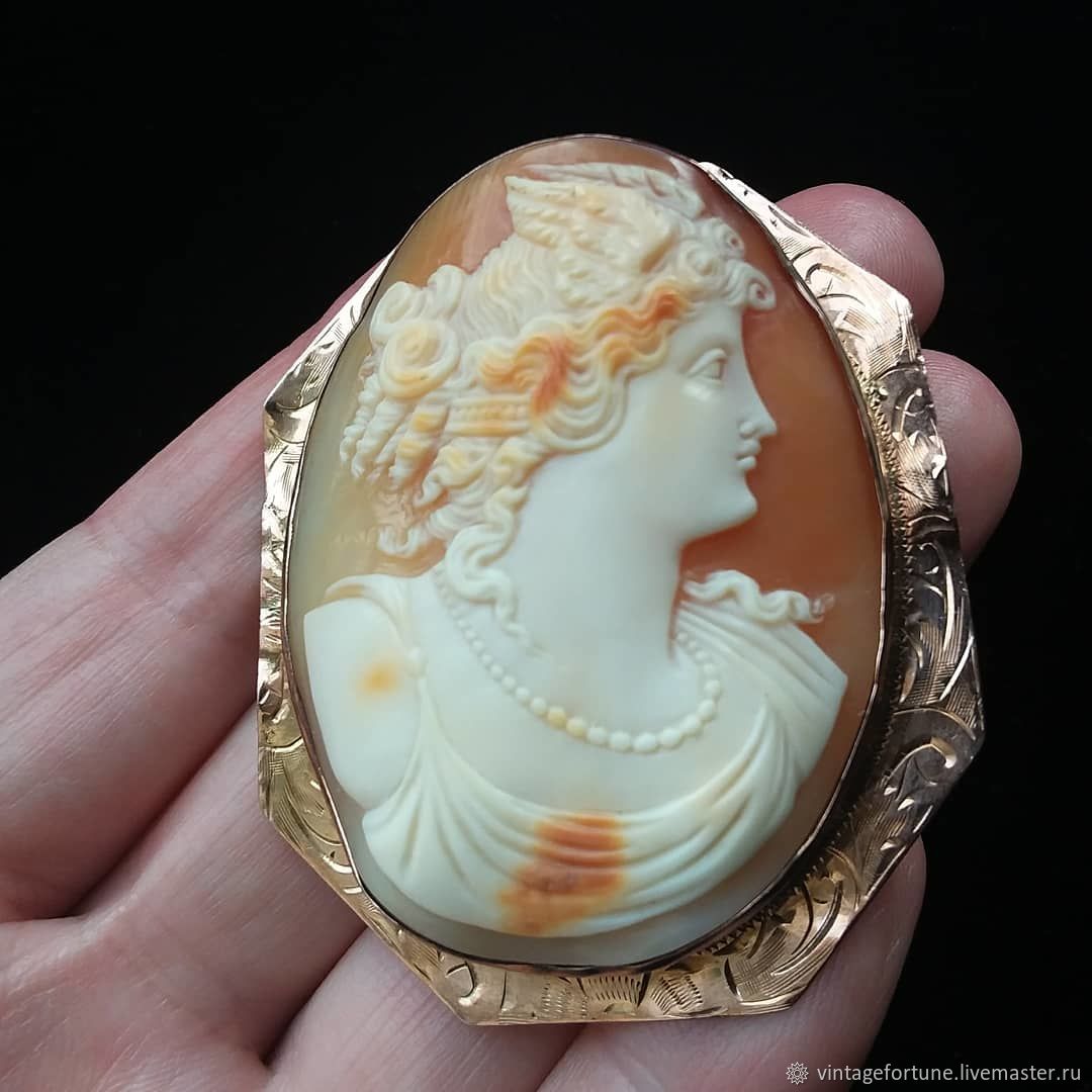 Antique Cameo Lamont