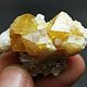 Шеелит, кристаллы на мусковите, 31 г, Минералы, Краснодар,  Фото №1