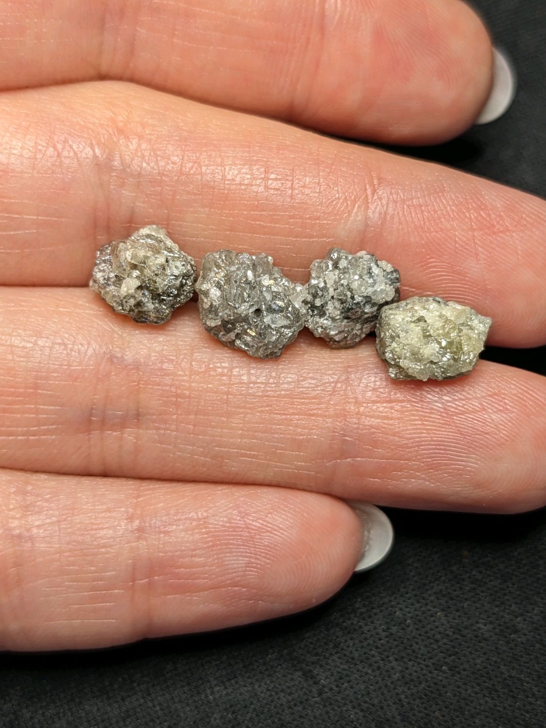 Природный алмаз кристалл, бусины. 3-4+ct купить в интернет-магазине Ярмарка  Мастеров по цене 6900 ₽ – V45RURU | Кристаллы, Москва - доставка по России