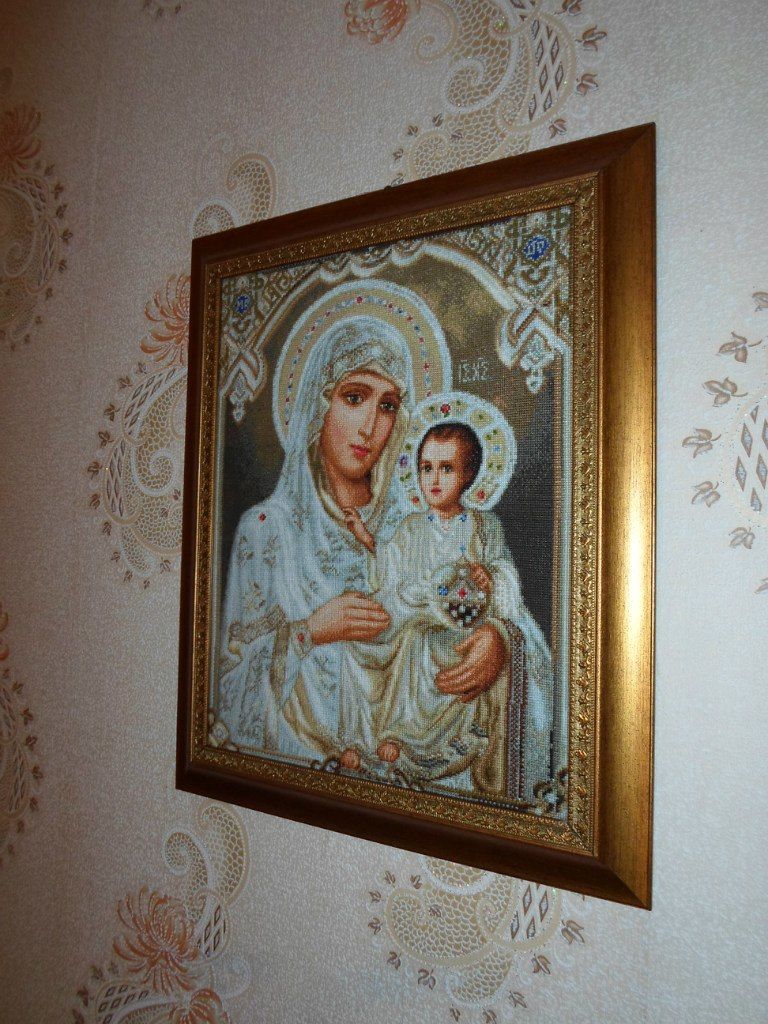 Моё творчество началось с вышивания.)