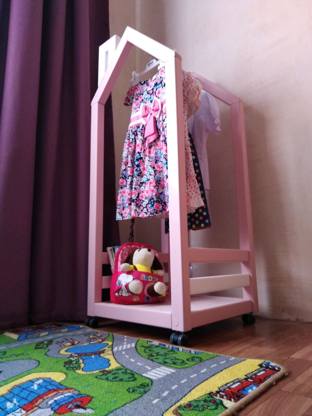 вешалка напольная для детской комнаты