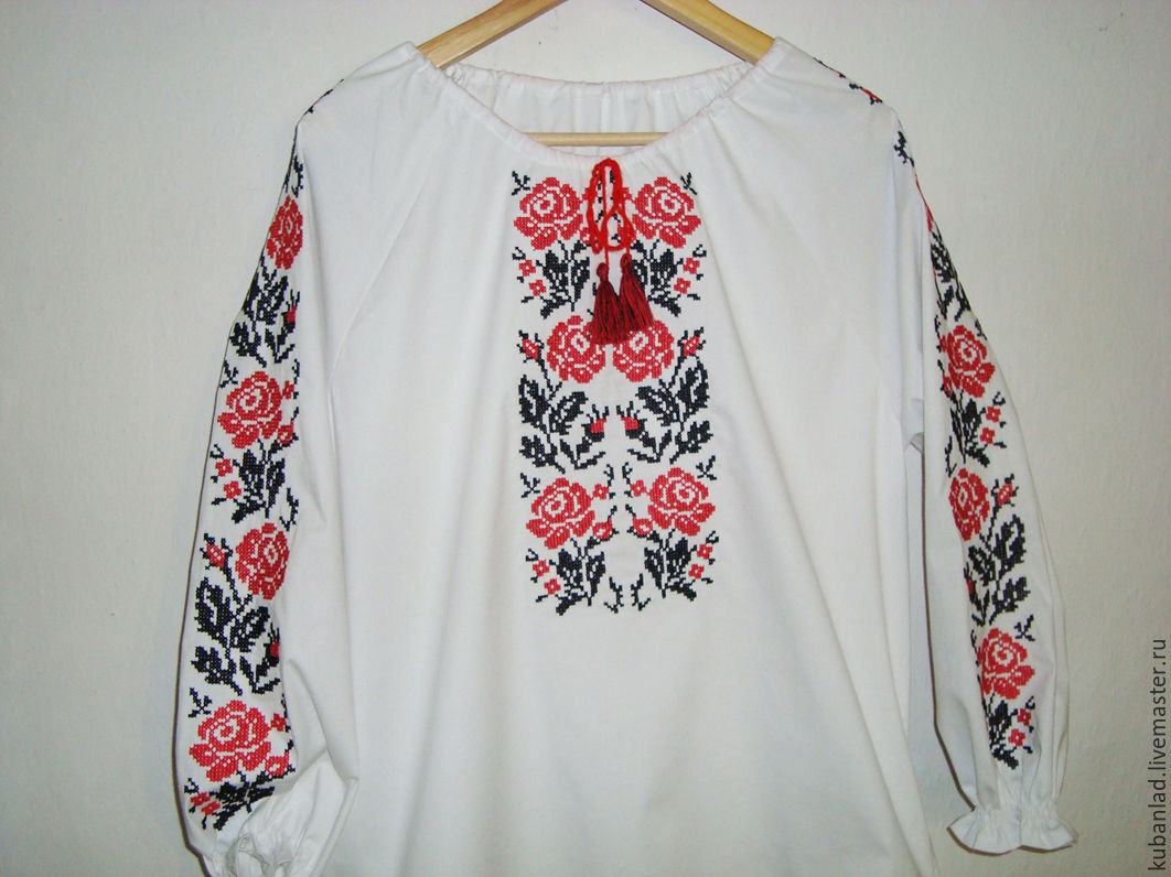 Women's linen blouse with embroidery 